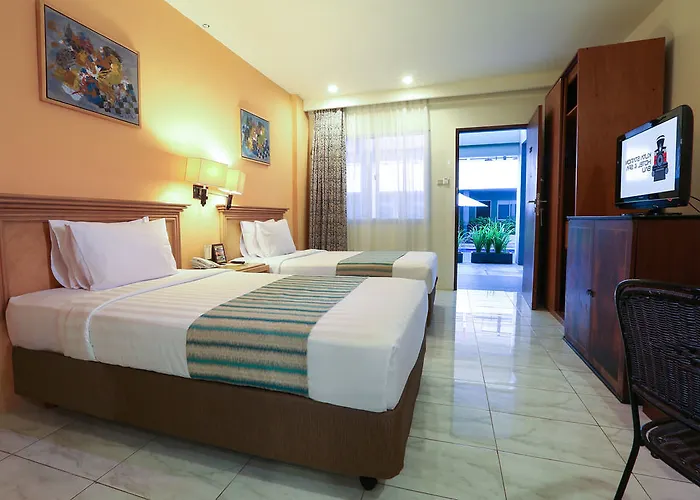 Hotel Kuta Station And 3*