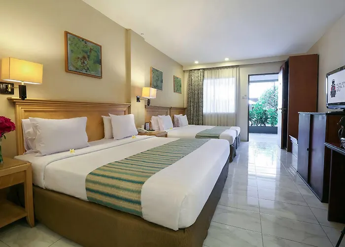 Hotel Kuta Station And 3*