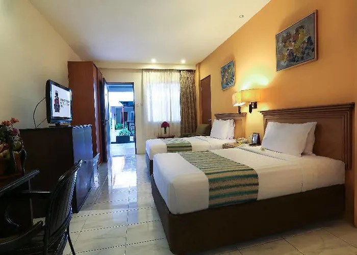 Hotel Kuta Station And 3*